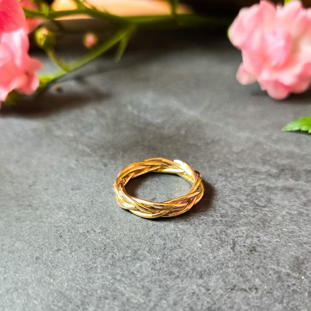 🦋LAST🦋NWT Lovoda Braided Stacking Ring